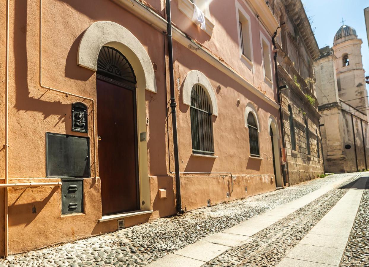 Suite Home Al Centro Di סאסארי מראה חיצוני תמונה