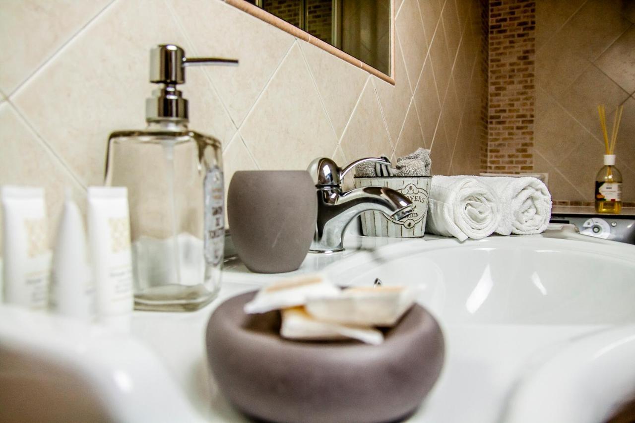 Suite Home Al Centro Di סאסארי מראה חיצוני תמונה